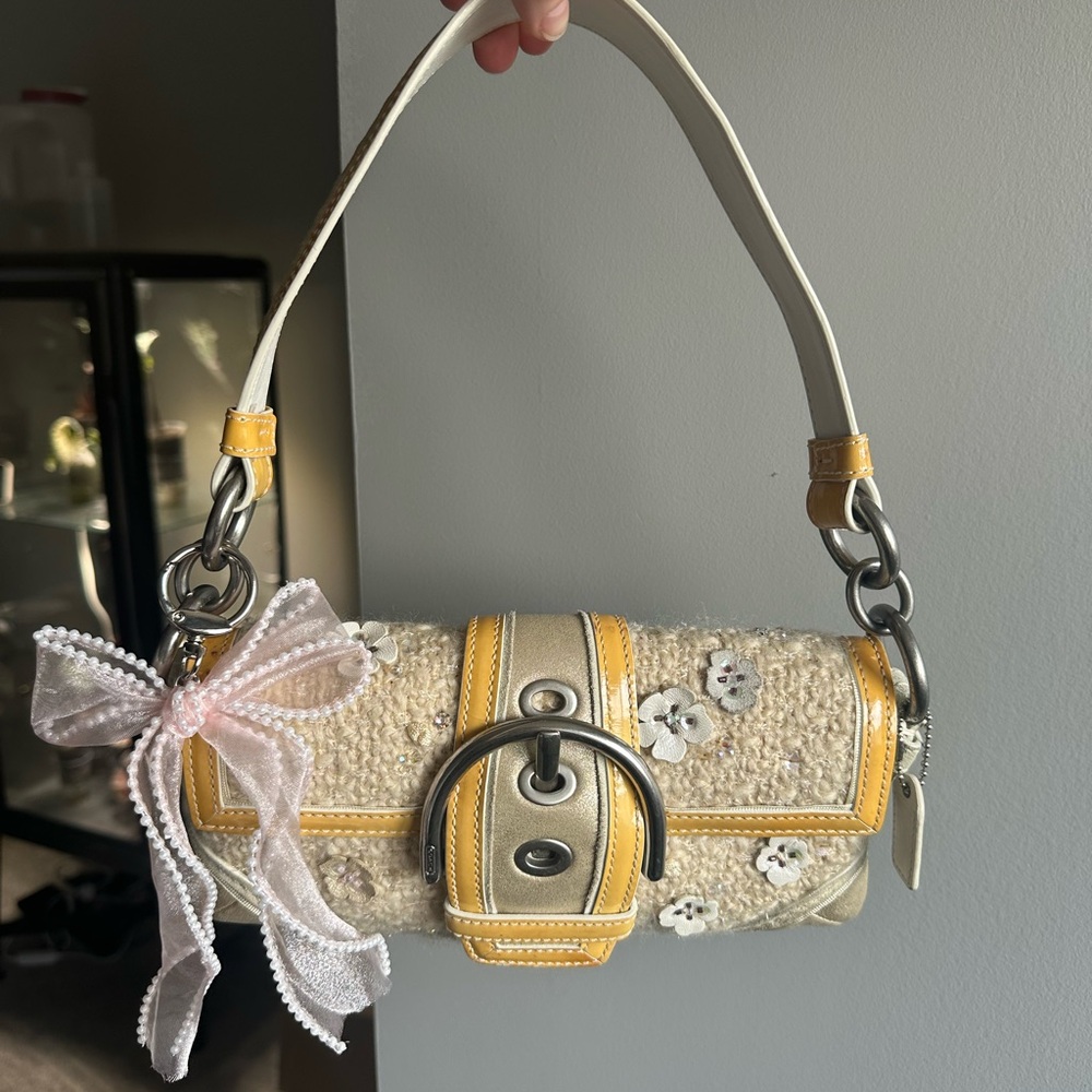 RARE Vintage coach bag - Charm included